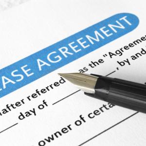 signing a lease agreement